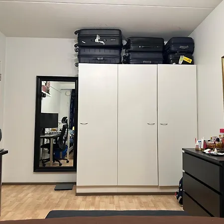 בית נופש Modern In Peaceful Area With Private Lawn, Bbq & Free Parking *