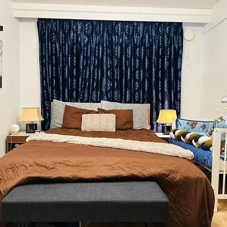 Modern With Private Lawn, Bbq & Free Parking In Peaceful Area בית נופש