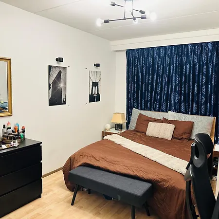 בית נופש Modern With Private Lawn, Bbq & Free Parking In Peaceful Area