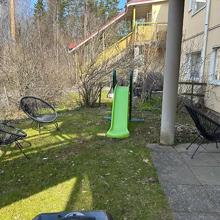 Modern In Peaceful Area With Private Lawn, Bbq & Free Parking *