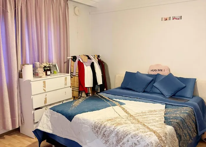 Modern In Peaceful Area With Private Lawn, Bbq & Free Parking 度假居