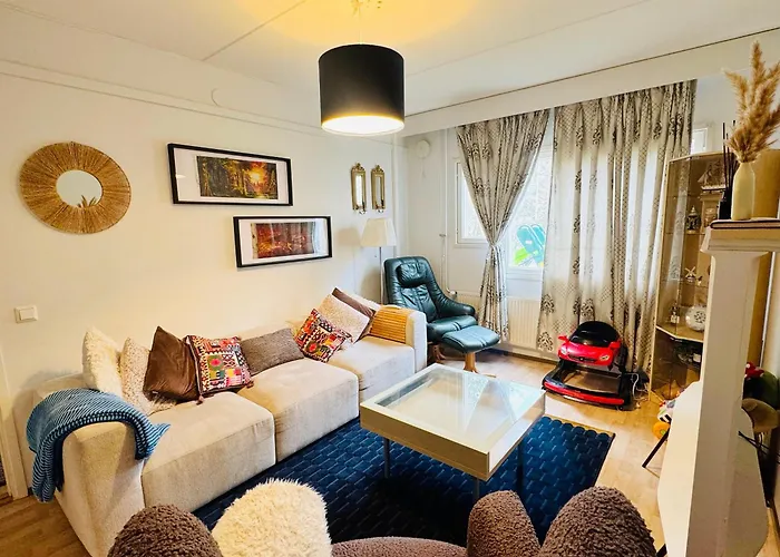 Modern In Peaceful Area With Private Lawn, Bbq & Free Parking *