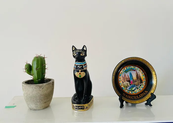 Modern In Peaceful Area With Private Lawn, Bbq & Free Parking 度假居