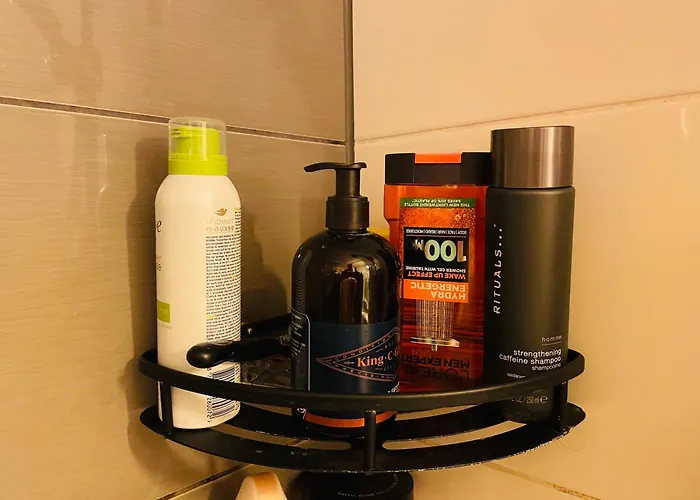 Modern In Peaceful Area With Private Lawn, Bbq & Free Parking