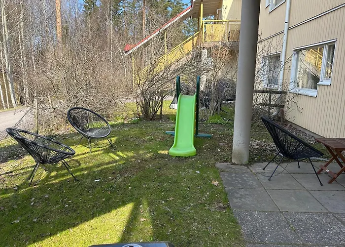 Modern In Peaceful Area With Private Lawn, Bbq & Free Parking *